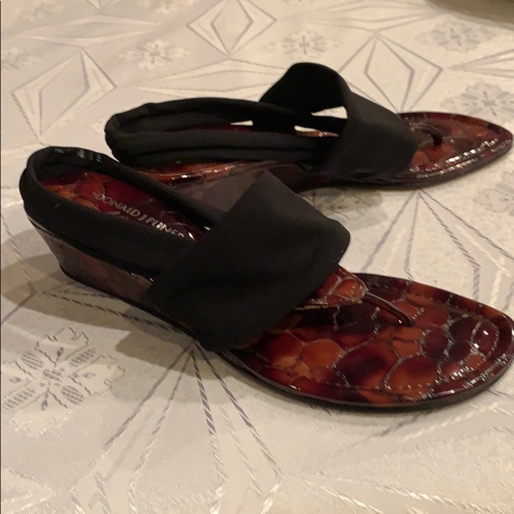 DONALD J PLENER  WEDGE SANDALS